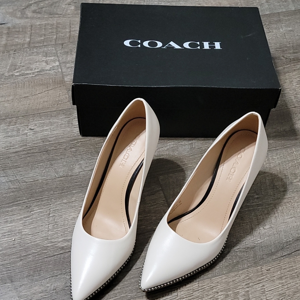 Coach pumps size 9.5